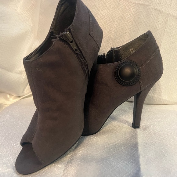 Gray Worthington/gently used/ - Picture 3 of 3